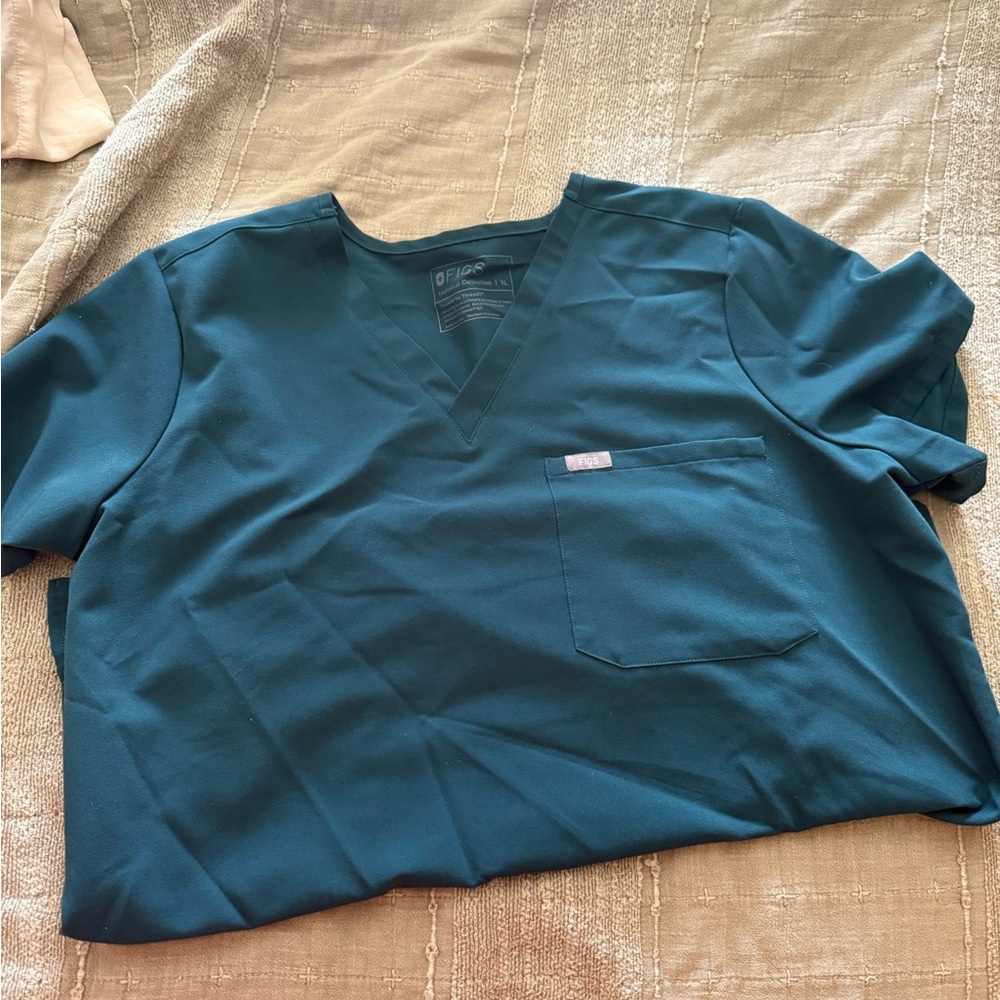 Caribbean Blue Catarina - One Pocket Scrub Top